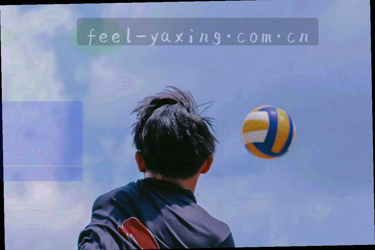 抽象粒子背景，中央有空白二维码示意区域